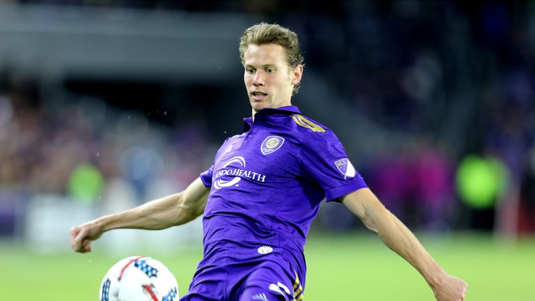 Jonathan Spector has joined Hibernian on a short-term deal