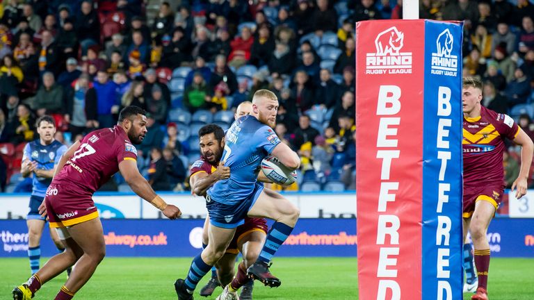 St Helens' Luke Thompson scored the opening try