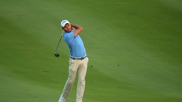Maximilian Kieffer remains in front at the Oman Open but will have to play 33 holes on Sunday