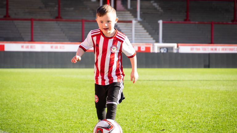Woody has been welcomed with 'open arms' by Brentford, according to the youngster's mother