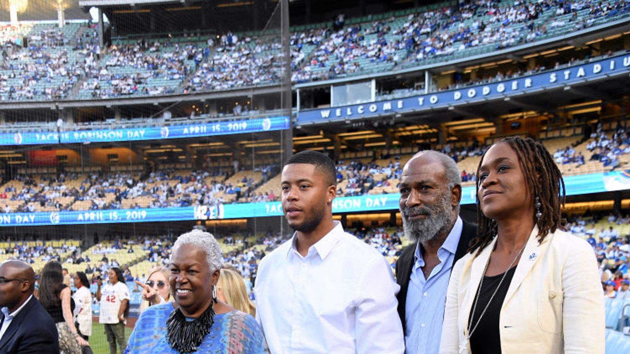 MLB honors Jackie Robinson with ballpark tributes - Newsday