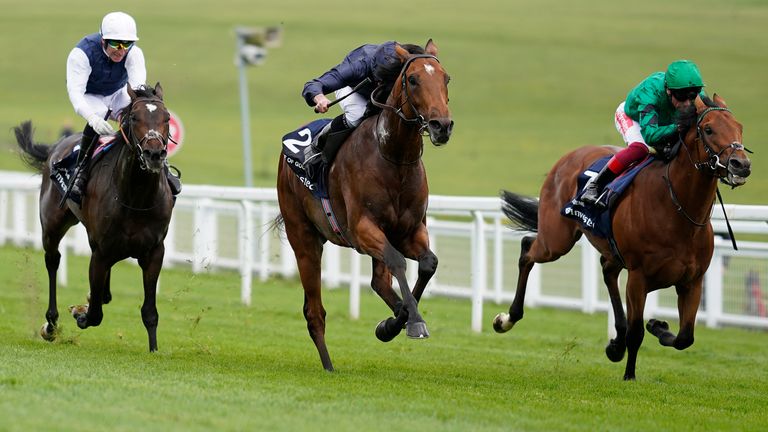Cape Of Good Hope (centre) beats Cap Francais (left) at Epsom