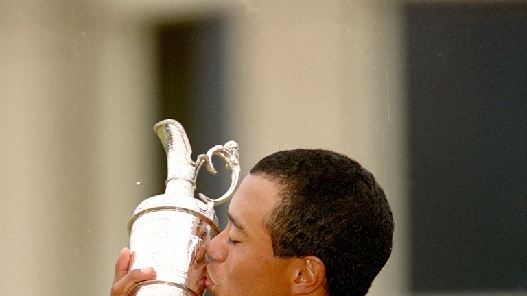 Woods gets his hands (and lips) on the Claret Jug for the first time in 2000