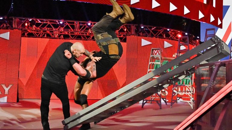 The best wrestling moves from the top matches on Monday Night Raw
