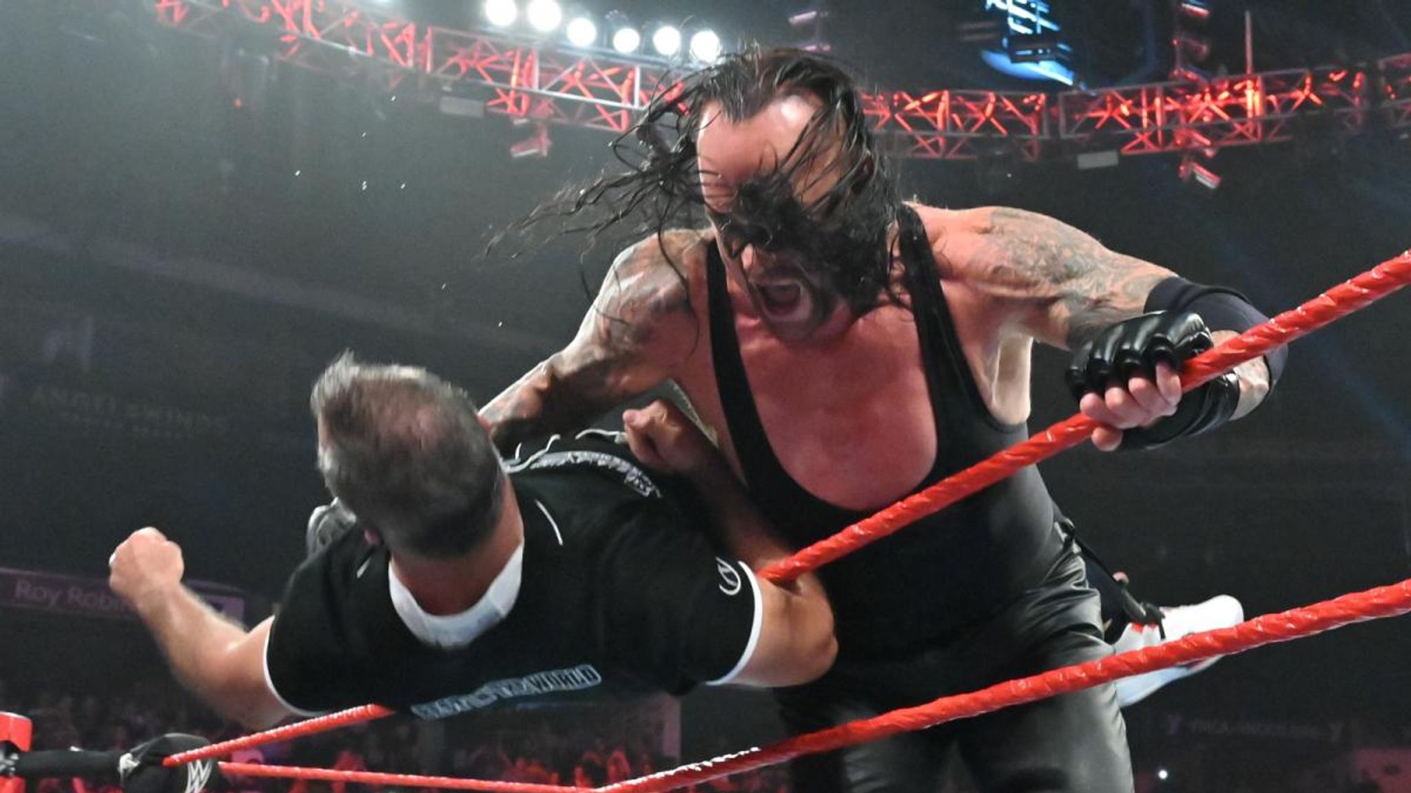 wwe undertaker chokeslam