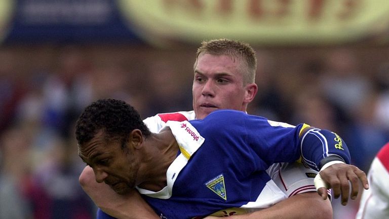 Alan Hunte scored a try hat-trick as Warrington registered their first Super League win over St Helens in 2001