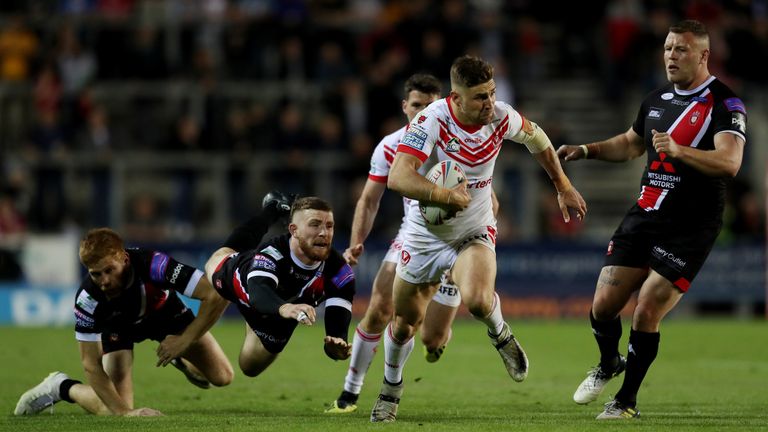 Tommy Makinson scored a hat-trick as St Helens cruised to victory over Huddersfield