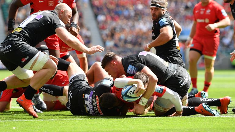 Ben Spencer tries to score points while the Saracens take full advantage of the fact that Henry Slade is in the same category