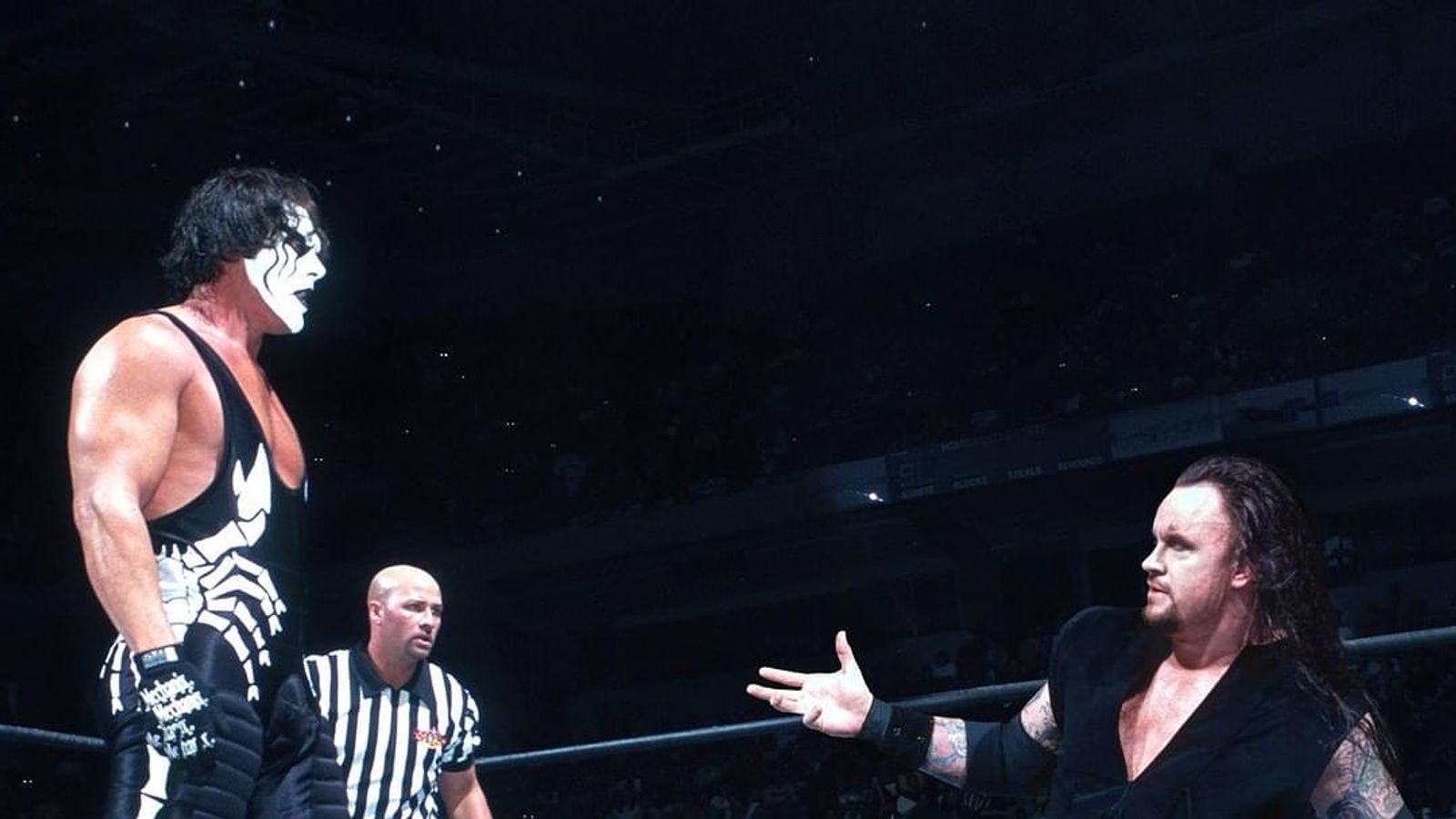 Гробовщик против гробовщика. The Undertaker WCW. Стинг из WCW. Стинг Титаны реслинга. Sting and Undertaker.