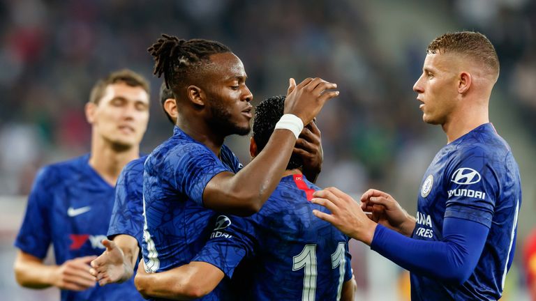 Michy Batshuayi scored Chelsea's fifth