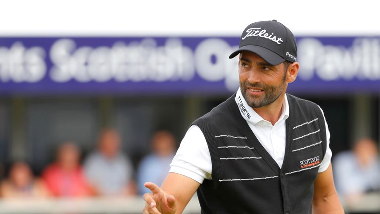 Lee Slattery shares the lead in Scotland