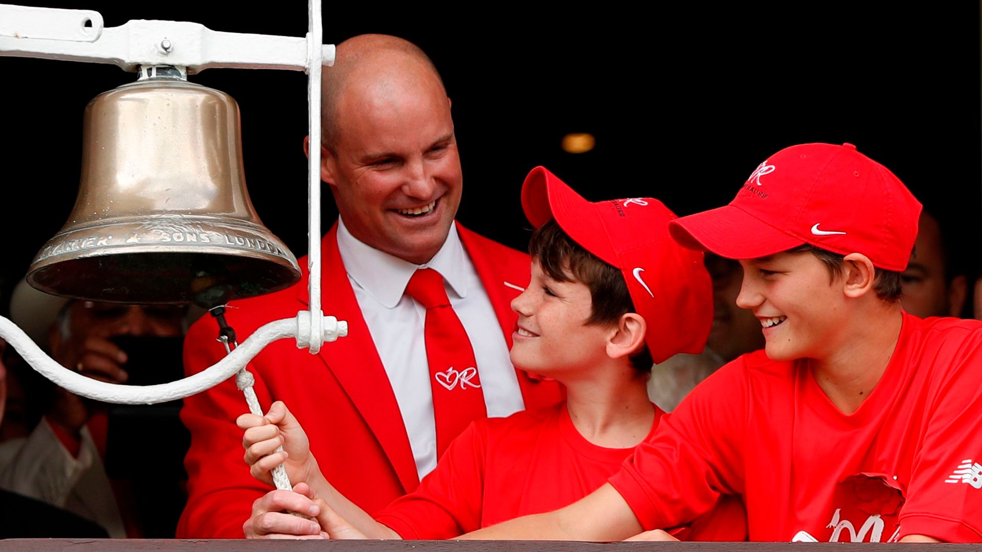 Cricket to turn #RedforRuth in third Test