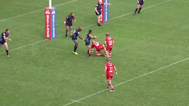 Watch highlights as Salford Red Devils kept up their Super League play-off push with a win over Huddersfield Giants.