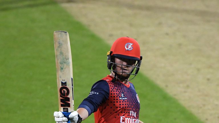 Alex Davies fue el mejor anotador con 80 no fuera para Lancashire