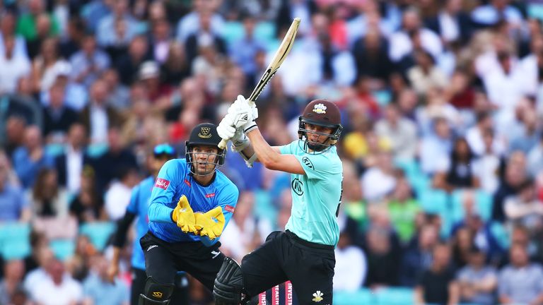 Sam Curran ha anotado 190 carreras para Surrey en The Blast esta temporada