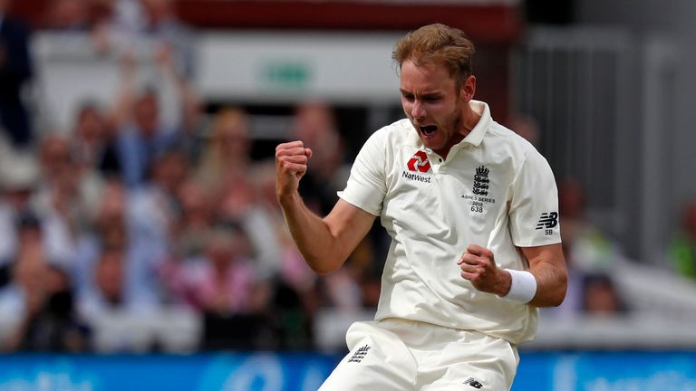 Stuart Broad tomó el primer portillo de la mañana cuando Matthew Wade se acercó a Rory Burns