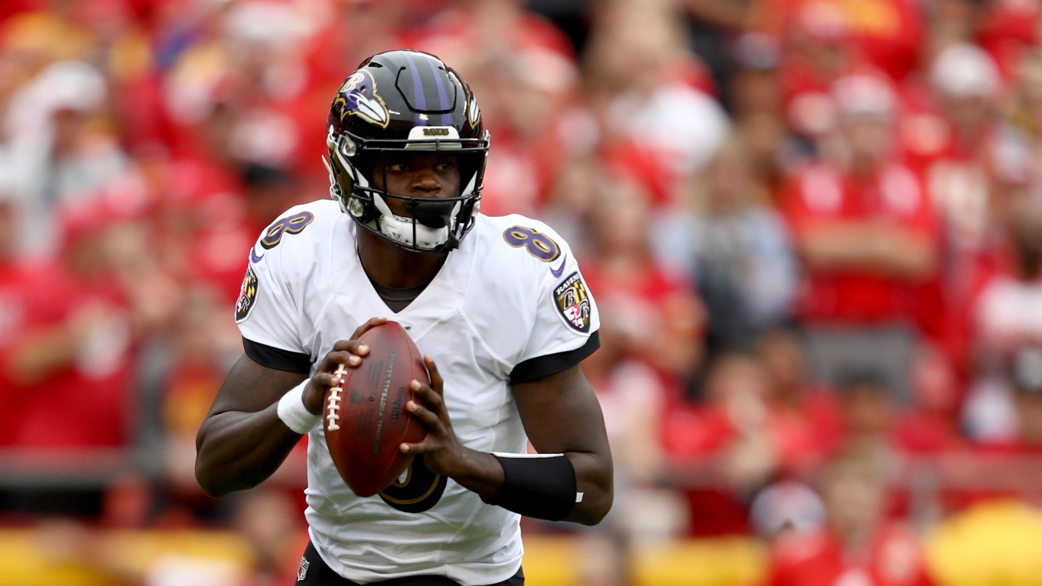 Lamar dazzles as Ravens hold off Chiefs on SNF