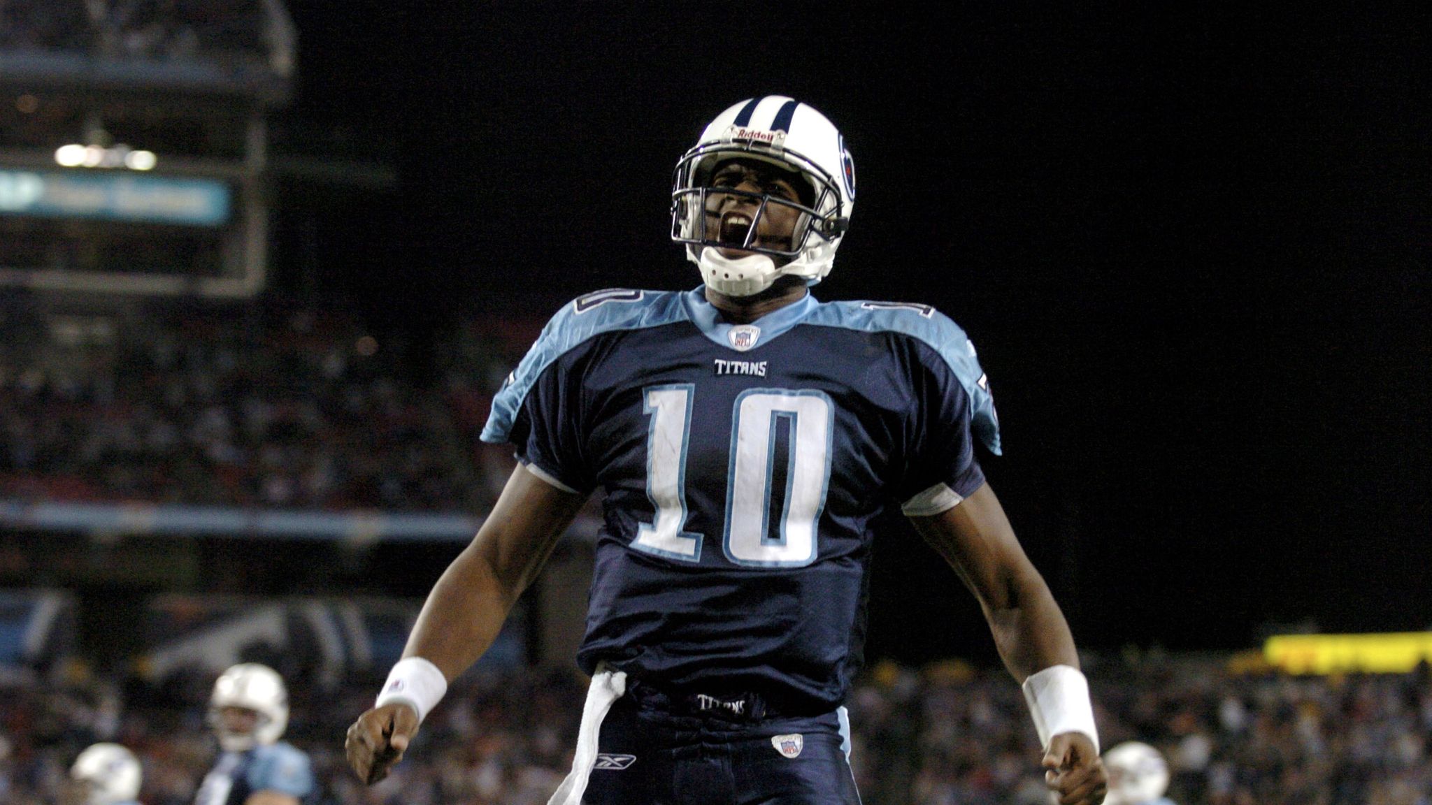 Vince Young guides resurgent Tennessee Titans past Houston Texans, NFL