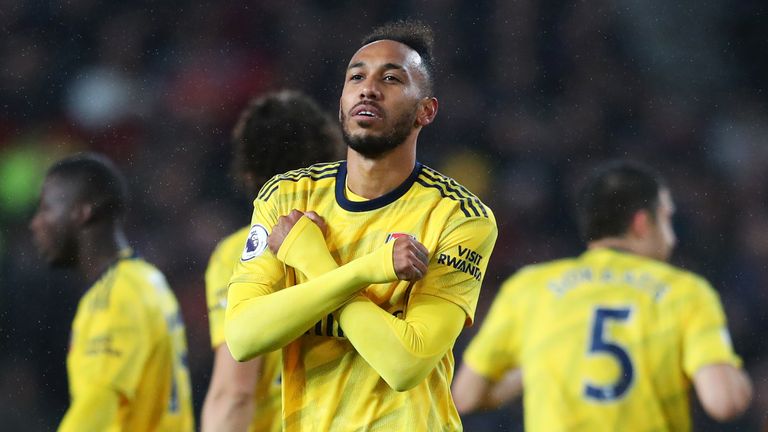 Aubameyang empató para el Arsenal contra el Manchester United