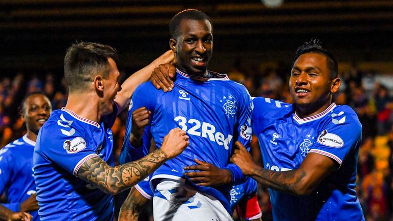 El gol de Glen Kamara ayudó a los Rangers a vencer a Livingston en los cuartos de final