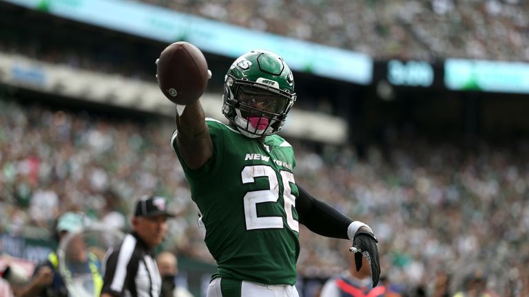 Le'Veon Bell totalled 92 yards and a touchdown in his Jets debut against the Bills. Will he play on Monday night?