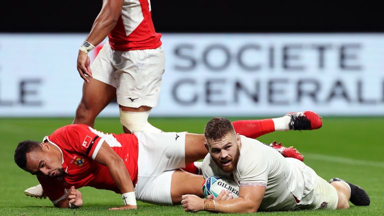 Luke Cowan-Dickie concluyó el punto de bonificación de try-score para Inglaterra