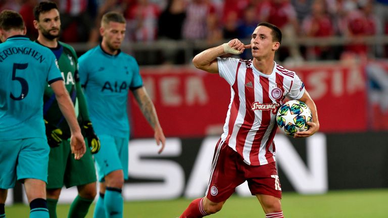 Podence celebra el gol del Olympiakos contra el Tottenham durante la fase de grupos de la Liga de Campeones