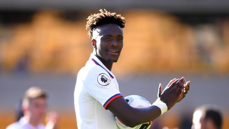 Tammy Abraham se llevó a casa el balón después de su hat-trick