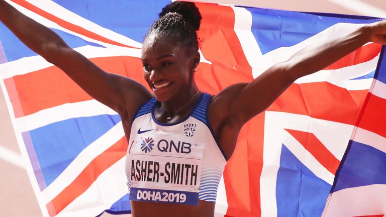 Dina Asher-Smith es la primera atleta británica en ganar tres medallas en un solo Campeonato Mundial de Atletismo