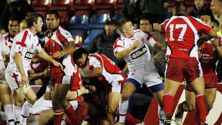 Inglaterra y Tonga se enfrentaron en una frenética final de Federation Shield en 2006