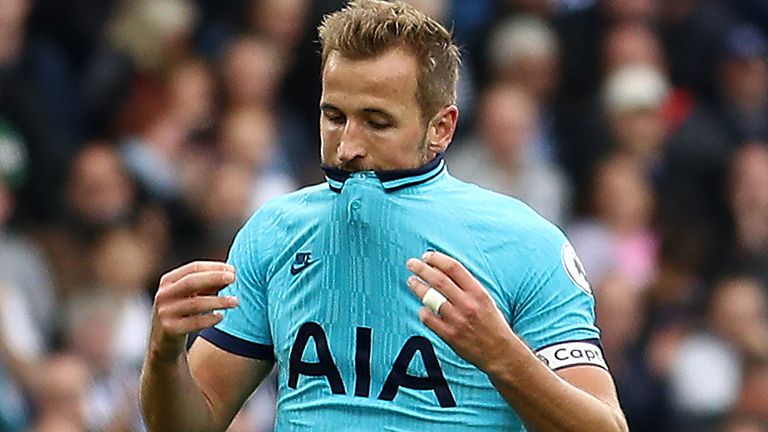 Harry Kane cortó una figura frustrada cuando Tottenham tartamudeó en ambos extremos del campo.