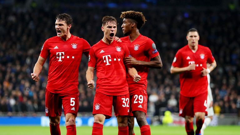 Joshua Kimmich (centro) ha hecho 18 apariciones para el Bayern en todas las competiciones hasta ahora este trimestre