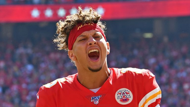 Patrick Mahomes vuelve a entrenar menos de una semana después de sufrir una lesión en la rodilla