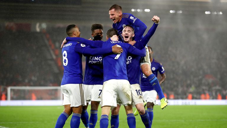 Leicester comenzará a asustar a los "seis mejores", dice Jamie Carragher