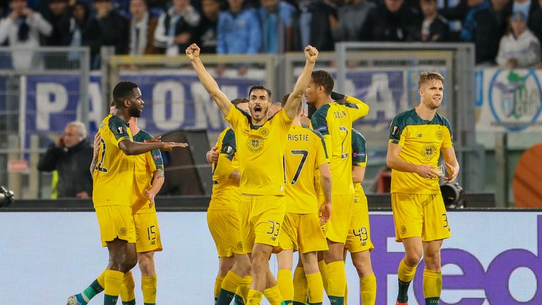 El Celtic celebra su gol ganador tardío en la Europa League