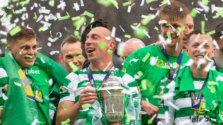 Celtic captain Scott Brown lifts the William Hill Scottish Cup