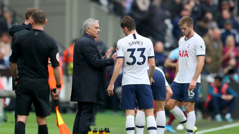 Mourinho speaks to Ben Davies during a break in play at the London Stadium