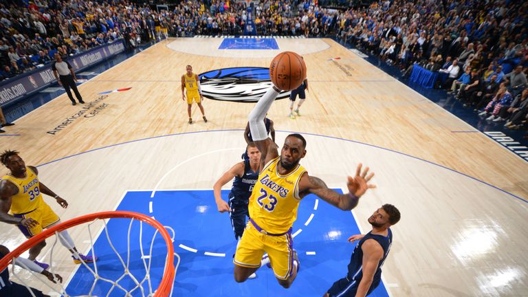 Highlights of the Los Angeles Lakers' visit to the Dallas Mavericks in Week 2 of the NBA season