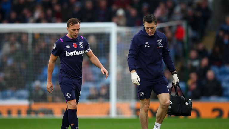 El capitán del West Ham Mark Noble también fue expulsado por lesión