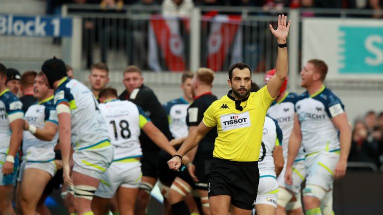 Sarries' fifth score arrived courtesy of a penalty try after a dominant five-metre scrum drive