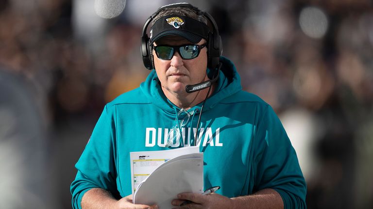 El entrenador en jefe de los Jacksonville Jaguars, Doug Marrone, ha sido mantenido por el propietario Shad Khan