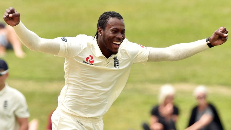 Jofra Archer ya estaba celebrando el wicket antes de ver que la captura había caído