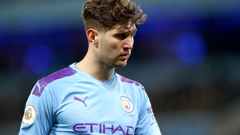 John Stones durante el derbi de Manchester en el estadio Etihad