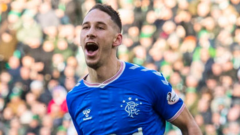 Nikola Katic celebra el triunfo de los Rangers anotando contra el Celtic