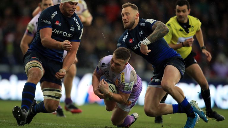 Joe Simmonds scpres Exeter's second try