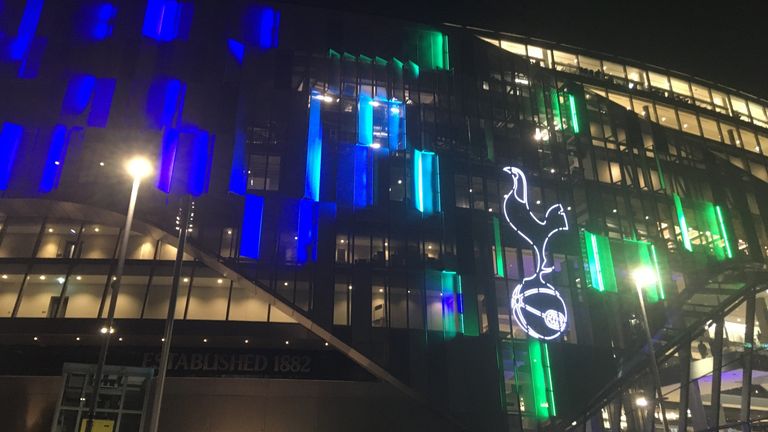 La activación de Rainbow Laces de este año es la primera para los Spurs en su nuevo hogar de última generación (imagen a través de Jessica Gross)