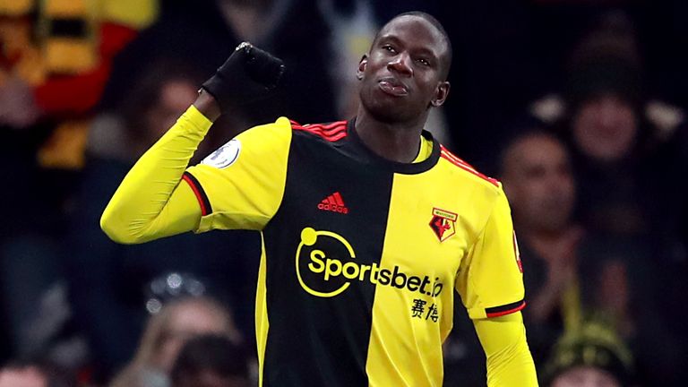 Abdoulaye Doucoure dobla la ventaja de Watford contra los lobos