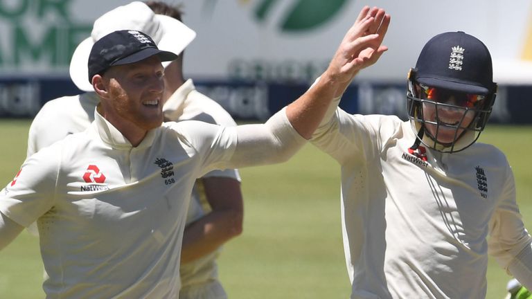 Ben Stokes celebra su wicket justo antes del almuerzo para que Sudáfrica caiga dos