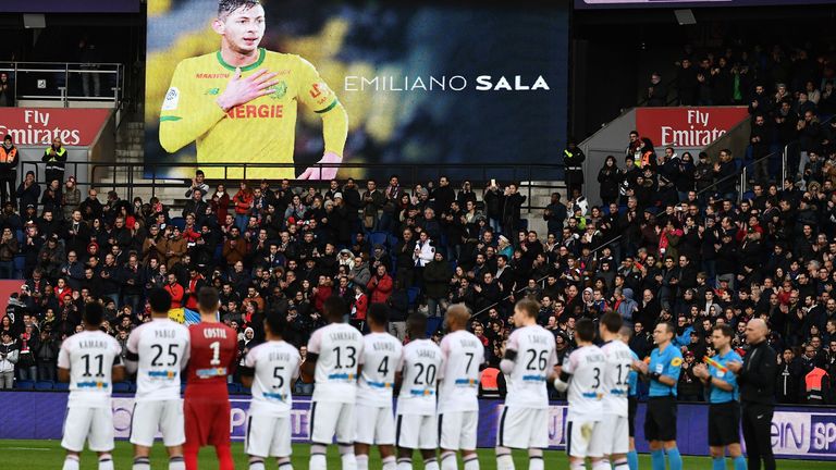 Nantes rindió homenaje al ex delantero Emiliano Sala en el aniversario de su muerte.