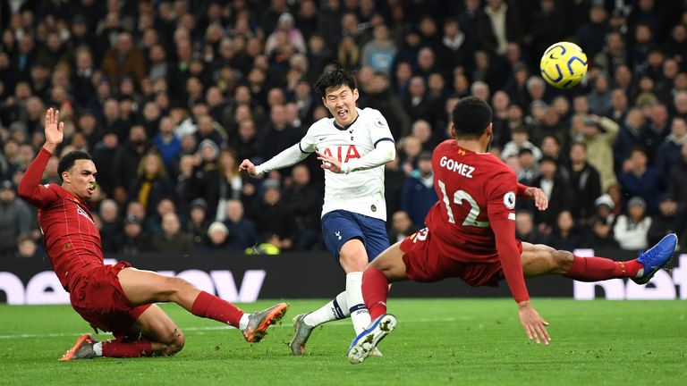 Heung-min Son misses a good chance with Spurs 1-0 down